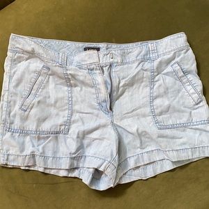 Women’s size 6 shorts